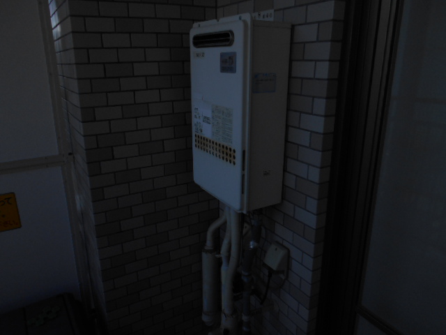 兵庫県芦屋市 K様 都市ガス リンナイ給湯器 RUJ-A2010W 20号高温水供給式給湯器 交換工事 交換前