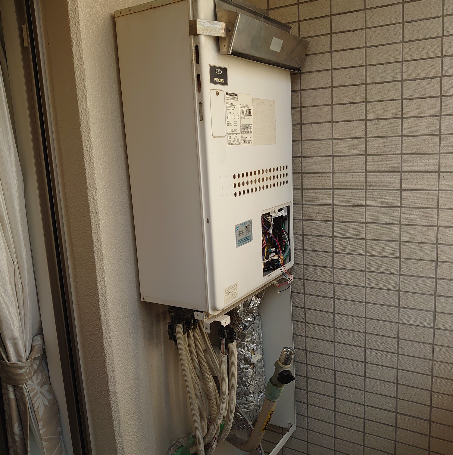 兵庫県神戸市東灘区 Ｙ様 都市ガス ノーリツエコジョーズ GTH-C2460SAW3H BL 24号シンプル（オート）給湯暖房給湯器 交換工事 交換前