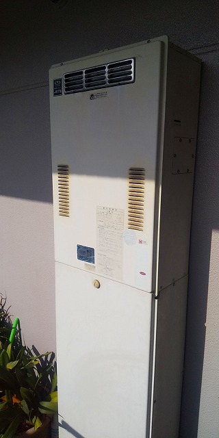 奈良県奈良市 T様 都市ガス ノーリツ給湯器 GQH-2443AWXD-DX BL 24号高温水供給式暖房給湯器 交換工事 交換前