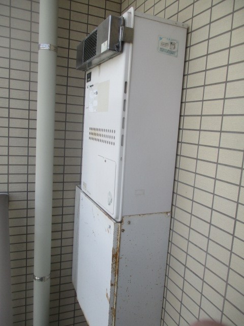 大阪府摂津市 K様 都市ガス ノーリツエコジョーズ GTH-C2460AW3H BL 24号スタンダード（フルオート）給湯暖房給湯器 交換工事 交換前