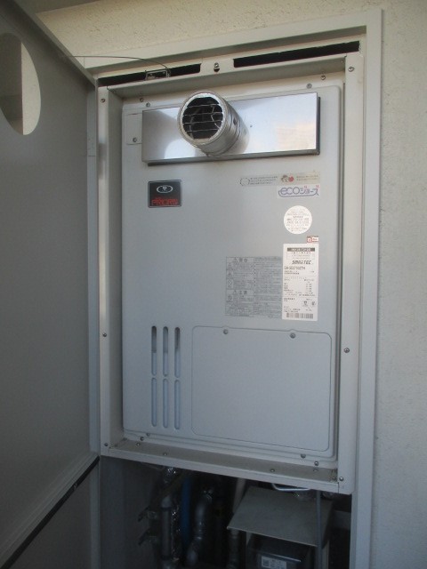 兵庫県西宮市 U様 都市ガス ノーリツエコジョーズ GTH-CP2460AW3H-T BL 24号スタンダード（フルオート）給湯暖房給湯器 交換工事 交換前
