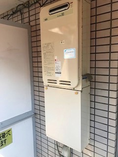 大阪府大阪市中央区 O様 都市ガス リンナイ給湯器 RUX-A1616W-E 16号オートストップ給湯専用給湯器 交換工事 交換前