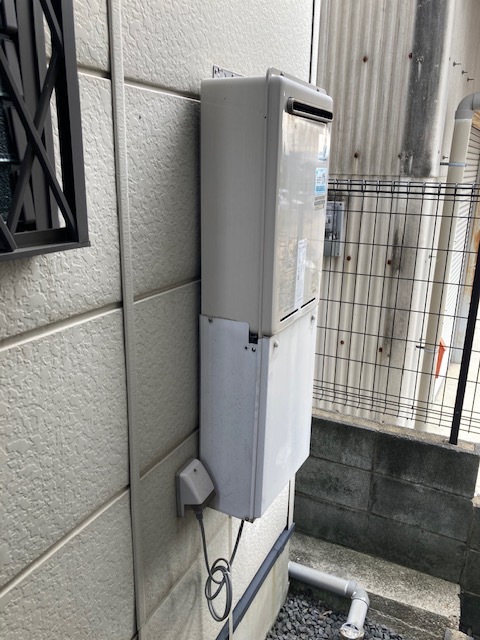 京都府向日市 Ｍ様 都市ガス リンナイ給湯器 RUJ-A2400W 24号高温水供給式給湯器 交換工事 交換前