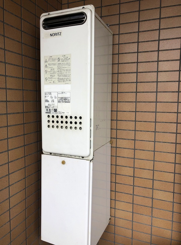 神奈川県横浜市西区 K様 都市ガス ノーリツ給湯器 GT-2053SAWX-2 BL 20号オート追焚付給湯器 交換工事 交換前