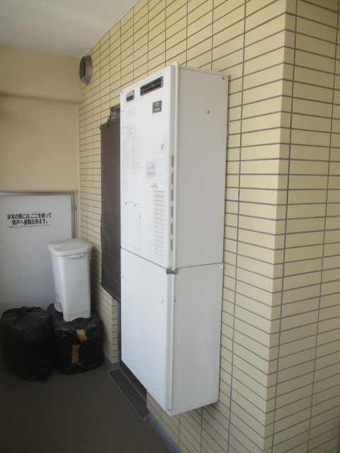 兵庫県西宮市 K様 都市ガス ノーリツエコジョーズ GTH-C2460SAW3H BL 24号シンプル（オート）給湯暖房給湯器 交換工事 交換前