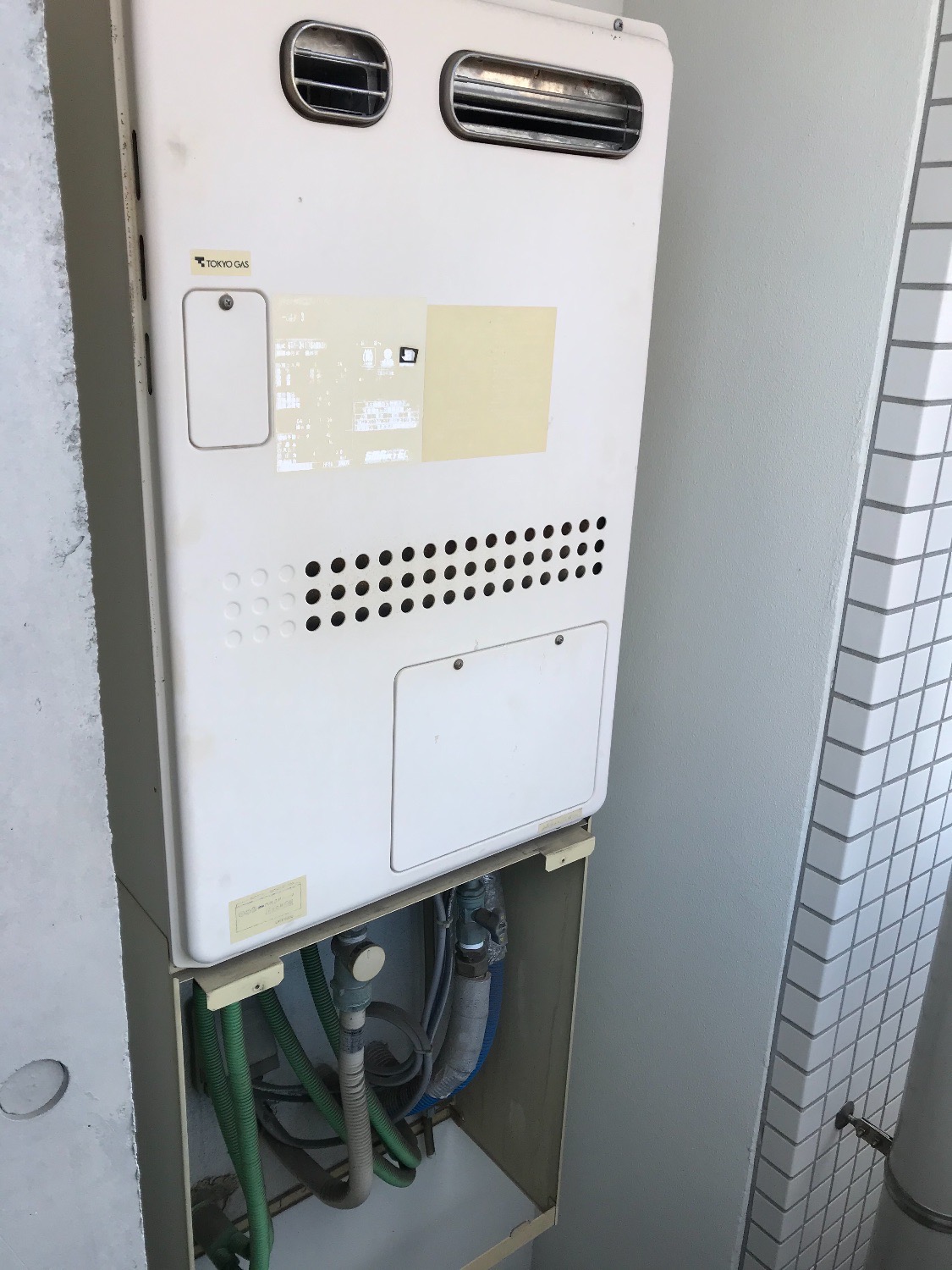 東京都練馬区 Ｋ様 都市ガス GTH-C2460SAW3H BL 24号シンプル（オート）給湯暖房給湯器 交換工事 交換前