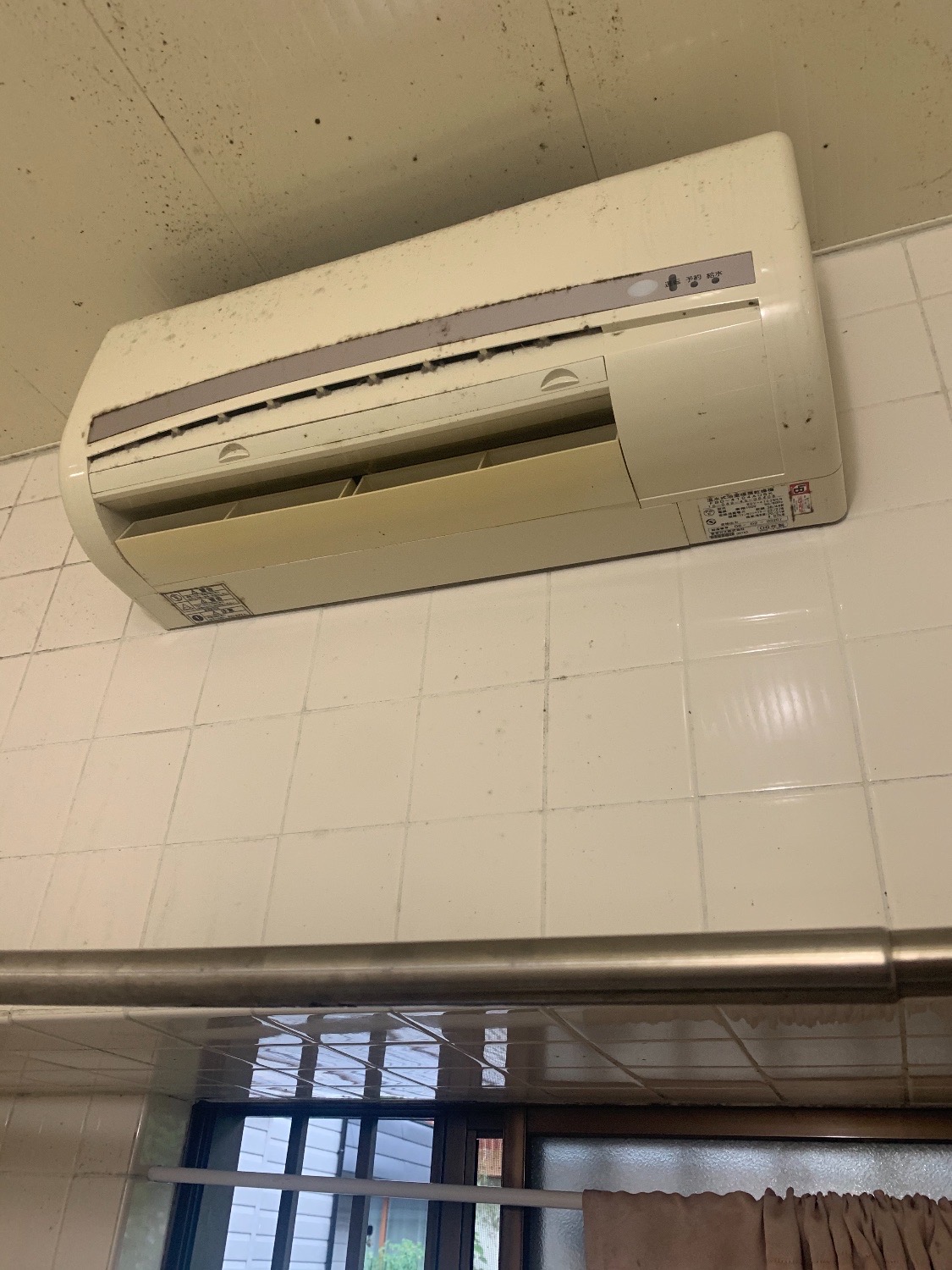 東京都小平市 W様 ノーリツ壁掛形浴室暖房乾燥機 BDV-4107WKN 交換工事 交換前