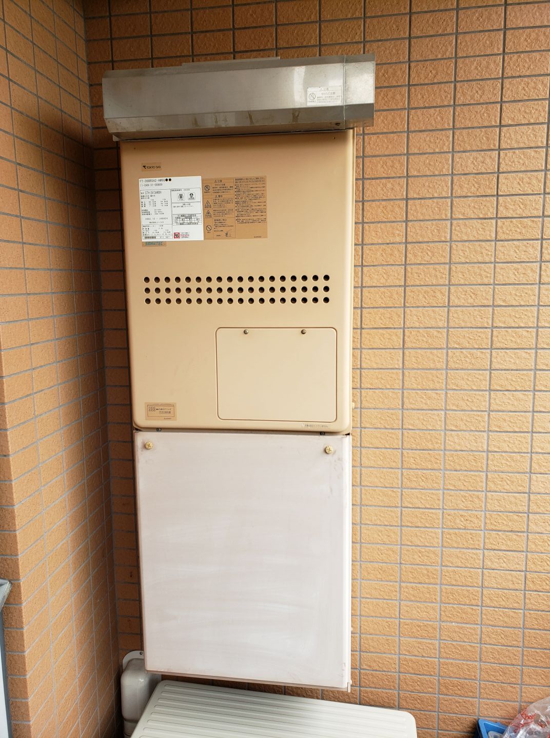 東京都世田谷区 Ｋ様 都市ガス ノーリツエコジョーズ GTH-C2450AW3H-1 BL 24号スタンダード（フルオート）給湯暖房給湯器 交換工事 交換前