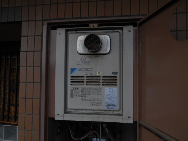 大阪府和泉市 K様 都市ガス リンナイ給湯器 RUX-A1616T-L-E 16号オートストップ給湯専用給湯器 交換工事 交換前