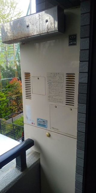 兵庫県西宮市 T様 都市ガス ノーリツ給湯器 GQH-2443AWXD-DX BL 24号高温水供給式暖房給湯器 交換工事 交換前
