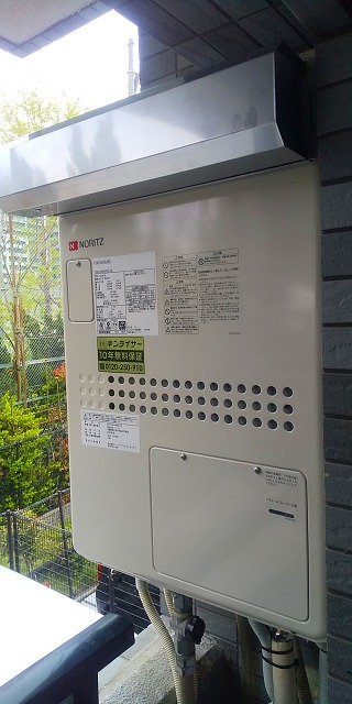 兵庫県西宮市 T様 都市ガス ノーリツ給湯器 GQH-2443AWXD-DX BL 24号高温水供給式暖房給湯器 交換工事 交換後