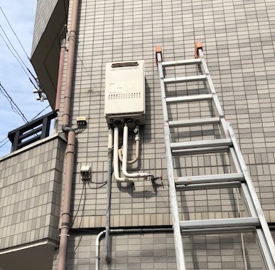 大阪府大阪市生野区 Y様 都市ガス リンナイ給湯器 RUJ-A2400W 24号高温水供給式給湯器 交換工事 交換前