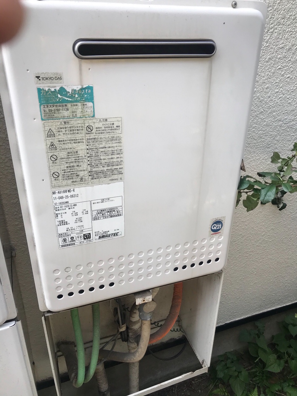 東京都世田谷区 Ｏ様 都市ガス ノーリツ給湯器 GT-1660SAWX-1 BL 16号オート追焚付給湯器 交換工事 交換前