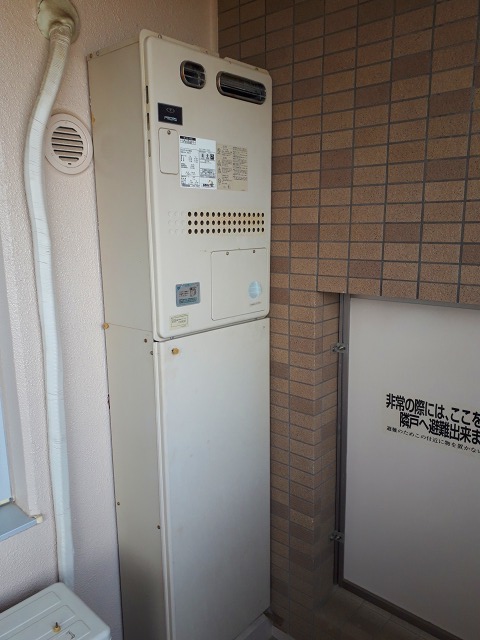 兵庫県西宮市 M様 都市ガス ノーリツエコジョーズ GTH-C2460SAW3H BL 24号シンプル（オート）給湯暖房給湯器 交換工事 交換前