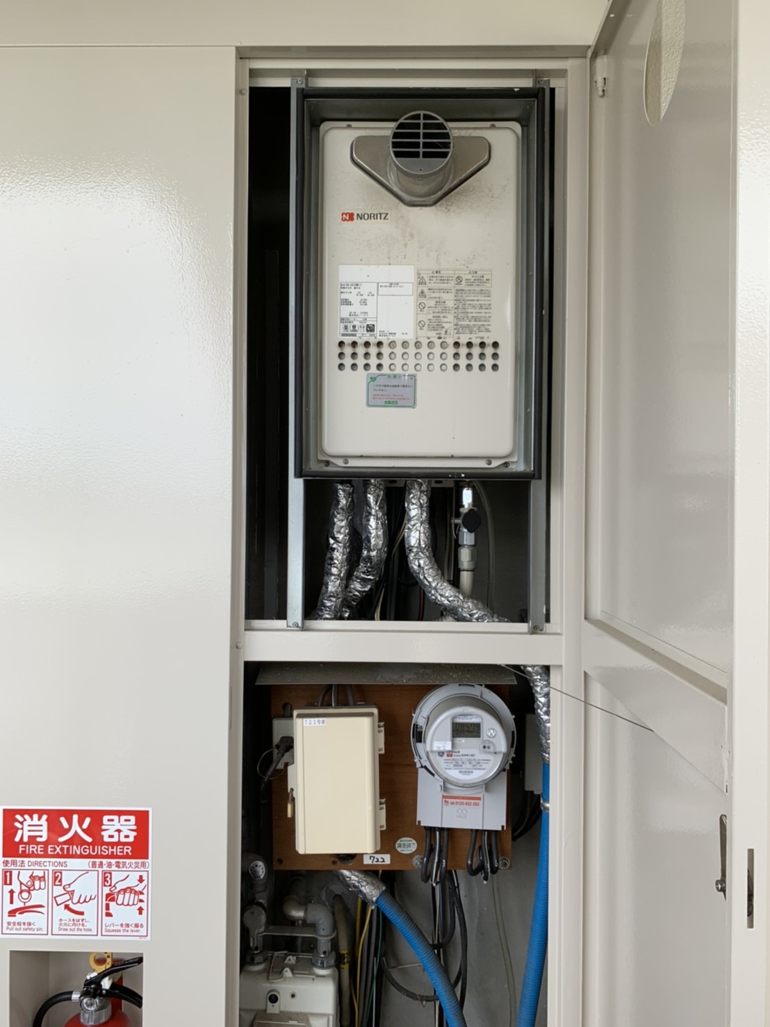 兵庫県伊丹市 Ｋ様 都市ガス ノーリツ給湯器 GQ-2427AWX-T-DX BL 24号高温水供給式給湯器 交換工事 交換前