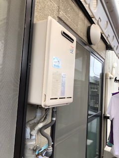 京都府京都市伏見区 K様 都市ガス リンナイ給湯器 RUX-A1616W-E 16号オートストップ給湯専用給湯器 交換工事 交換前