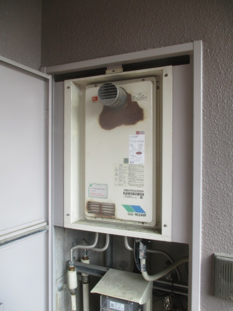 兵庫県川西市 K様 都市ガス リンナイ給湯器 RUJ-A1610T 16号高温水供給式給湯器 交換工事 交換前