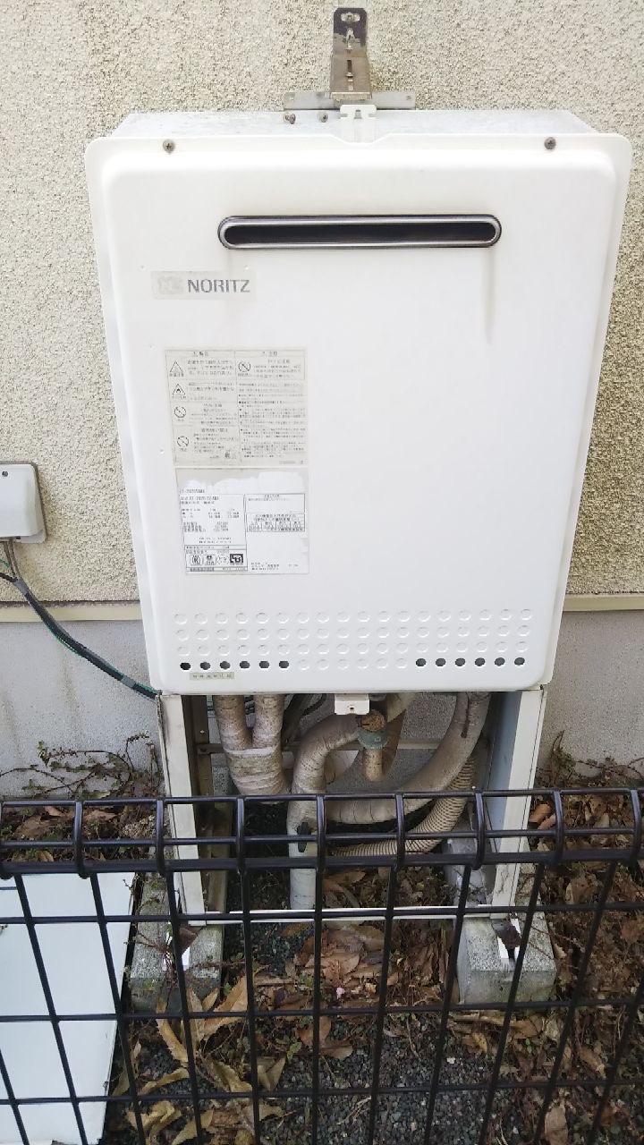 神奈川県横須賀市 Ｉ様 都市ガス ノーリツエコジョーズ GT-C2462SAWX BL 24号シンプル（オート）追焚付給湯器 交換工事 交換前