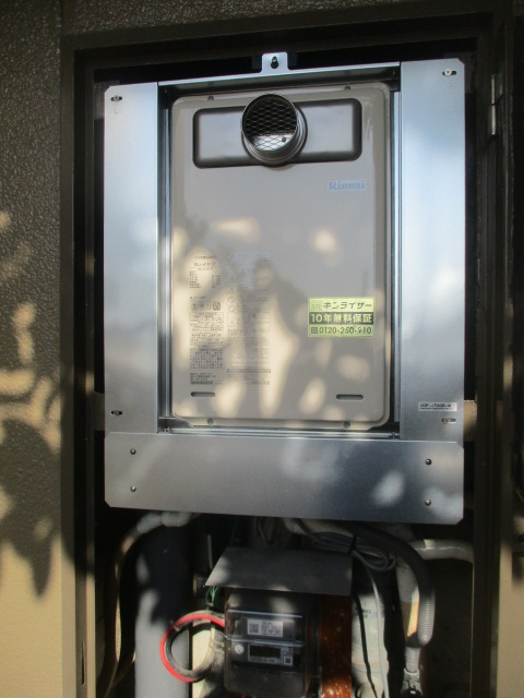 大阪府高槻市 N様 都市ガス リンナイ給湯器 RUJ-A1610T BL 16号高温水供給式給湯器 交換工事 交換後