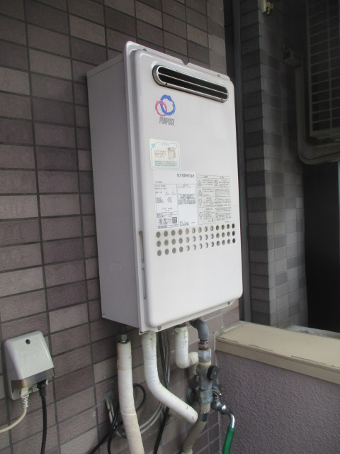 大阪府守口市 K様 都市ガス リンナイ給湯器 RUJ-A2400W 24号高温水供給式給湯器 交換工事 交換前