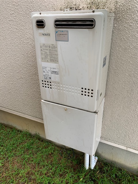 大阪府貝塚市 Ｈ様 都市ガス ノーリツ給湯器 GT-2460SAWX-1 BL 24号オート追焚付給湯器 交換工事 交換前