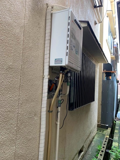 大阪府大東市 T様 都市ガス ノーリツ給湯器 GT-2460SAWX-1 BL 24号オート追焚付給湯器 交換工事 交換前