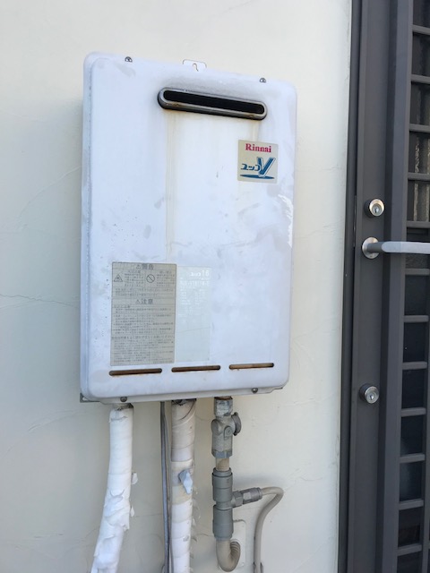 神奈川県大和市 Ｈ様 都市ガス リンナイ給湯器 RUX-A1616W-E 16号オートストップ給湯専用給湯器 交換工事 交換前