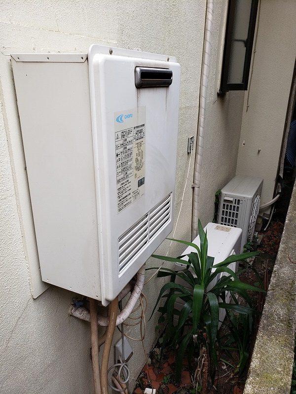 東京都三鷹市 I様 都市ガス ノーリツ給湯器 GT-2460SAWX-1 BL 24号オート追焚付給湯器 交換工事 交換前