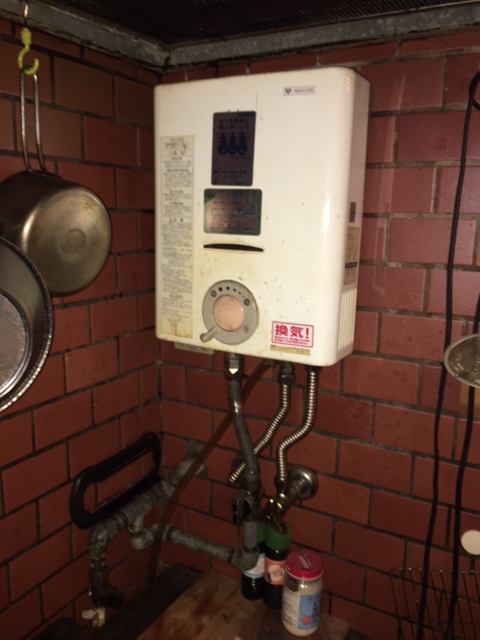 大阪府大阪市中央区 T様 都市ガス ノーリツ給湯器 GQ-531W 5号小型湯沸器（先止式）  交換工事 交換前