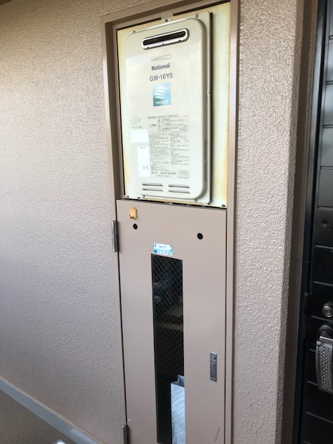 大阪府堺市西区 N様 リンナイ給湯器 RUX-A1616W-E 16号オートストップ給湯専用給湯器 交換工事 交換前