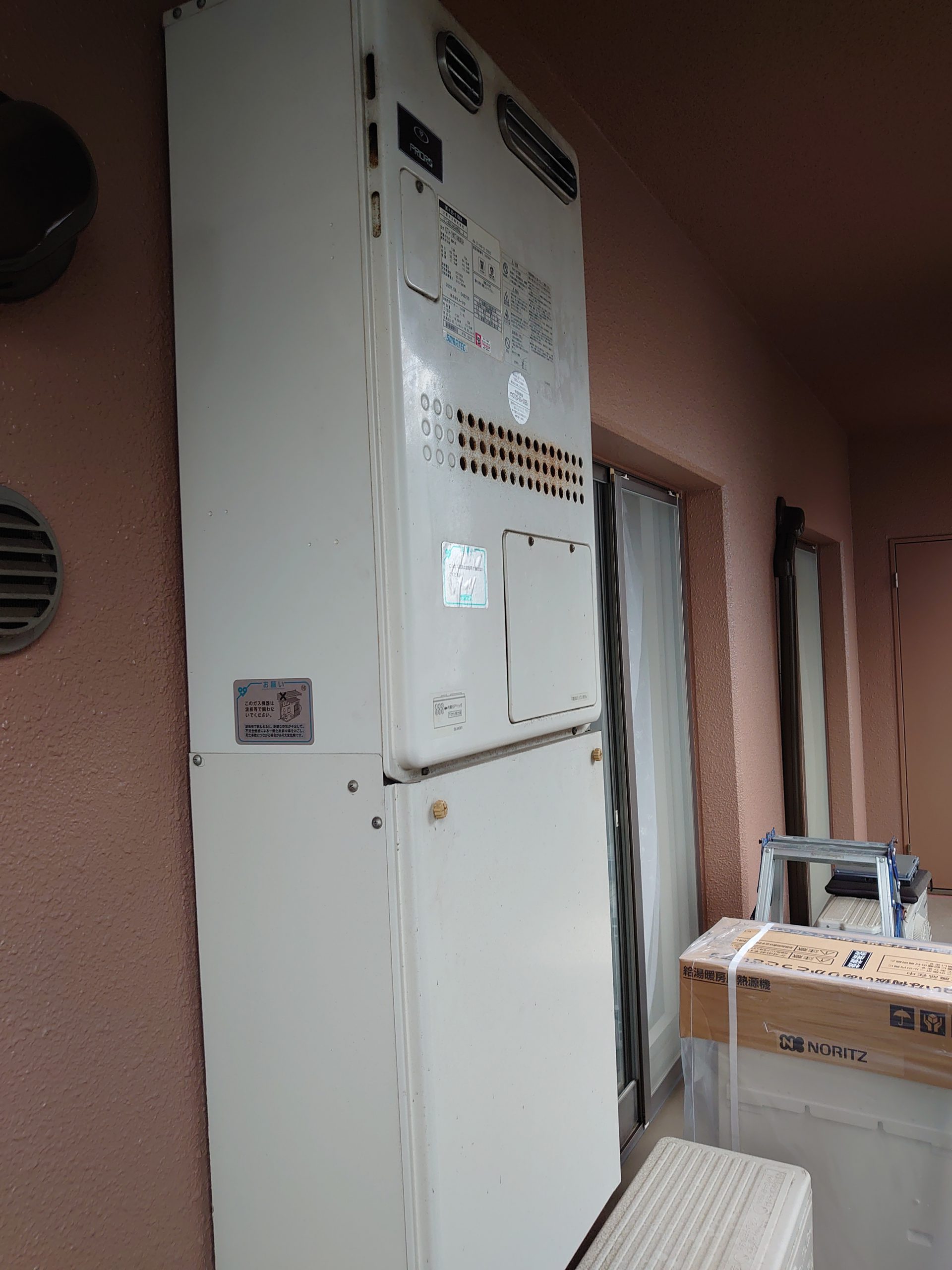 兵庫県神戸市中央区 K様 都市ガス ノーリツエコジョーズ GTH-C2460AW3H BL 24号スタンダード（フルオート）給湯暖房給湯器 交換工事 交換前