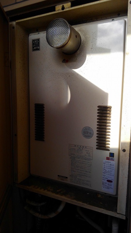 大阪府大阪市福島区 A様 都市ガス ノーリツ給湯器 GQH-2443AWXD-T-DX BL 24号高温水供給式暖房給湯器 交換工事 交換前