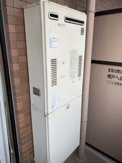 大阪府大阪市浪速区 S様 都市ガス ノーリツ給湯器 GQH-2443AWX3H-DX BL 24号高温水供給式暖房給湯器 交換工事 交換前