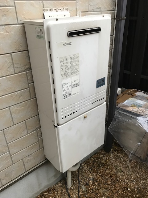 大阪府吹田市 O様 都市ガス ノーリツ給湯器 GT-2460SAWX-1 BL 24号オート追焚付給湯器 交換工事 交換前