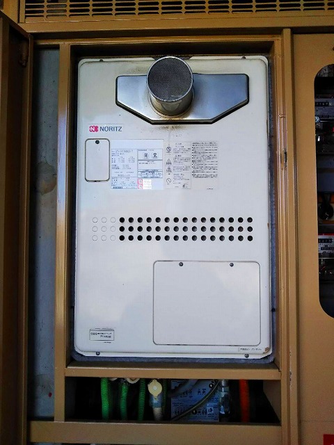神奈川県川崎市宮前区 Ｈ様 都市ガス ノーリツ給湯器 GTH-2444AWX3H-T-1 BL 24号フルオート給湯暖房給湯器 交換工事 交換前