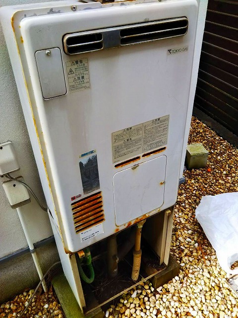 神奈川県藤沢市 Ｋ様 リンナイエコジョーズ RUFH-E2405AW2-3(A) 24号フルオート給湯暖房給湯器 交換工事 交換前