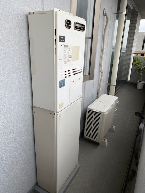 兵庫県神戸市中央区 A様 都市ガス ノーリツエコジョーズ GTH-C2460AW3H BL 24号スタンダード（フルオート）給湯暖房給湯器 交換工事 交換前