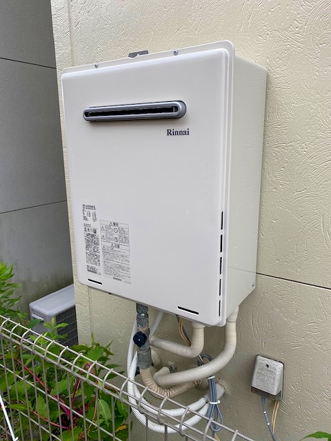 大阪府枚方市 N様 都市ガス リンナイ給湯器 RUF-A2405SAW(B) 24号オート追焚付給湯器 交換工事 交換後