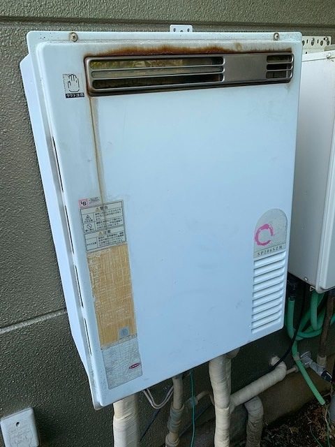 東京都町田市 A様 都市ガス ノーリツ給湯器 GT-2060SAWX-1 BL 20号オート追焚付給湯器 交換工事 交換前