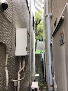 大阪府吹田市 Ｋ様 都市ガス ノーリツ給湯器 GT-2460SAWX-1 BL 24号オート追焚付給湯器 交換工事 交換前