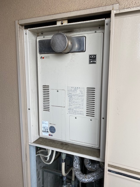 大阪府大阪市阿倍野区 K様 都市ガス ノーリツ給湯器 GQH-2443AWX3H-T-DX BL 24号高温水供給式暖房給湯器 交換工事 交換前