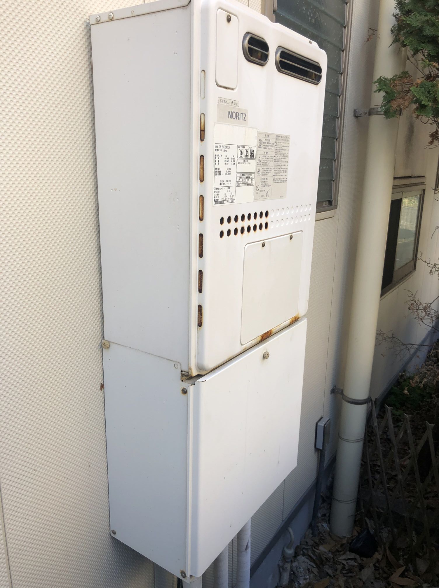 神奈川県横須賀市 Ｔ様 都市ガス ノーリツエコジョーズ GTH-C2460SAW3H BL 24号シンプル（オート）給湯暖房給湯器 交換工事 交換前