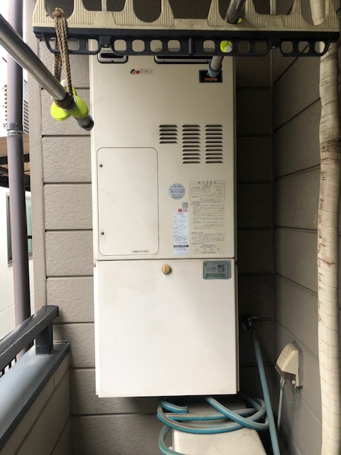 大阪府寝屋川市 I様 都市ガス リンナイ給湯器 RUJ-A1610W 16号高温水供給式給湯器 交換工事 交換前