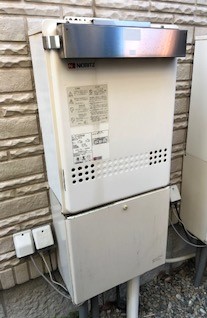 東京都八王子市 H様 都市ガス ノーリツ給湯器 GT-2460SAWX-1 BL 24号オート追焚付給湯器 交換工事 交換前