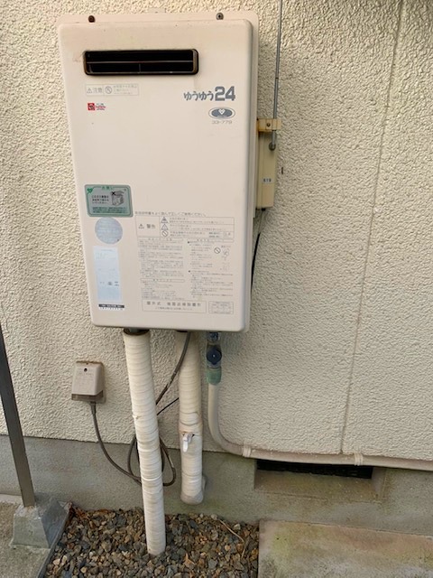兵庫県神戸市北区 Y様 都市ガス リンナイ給湯器 RUX-A1616W-E 16号オートストップ給湯専用給湯器 交換工事 交換前