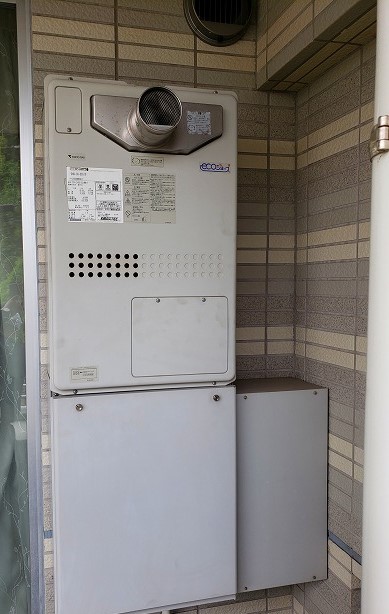 東京都世田谷区 T様 都市ガス ノーリツエコジョーズ GTH-C2461AW6H-T BL 24号スタンダード（フルオート）給湯暖房給湯器 交換工事 交換前