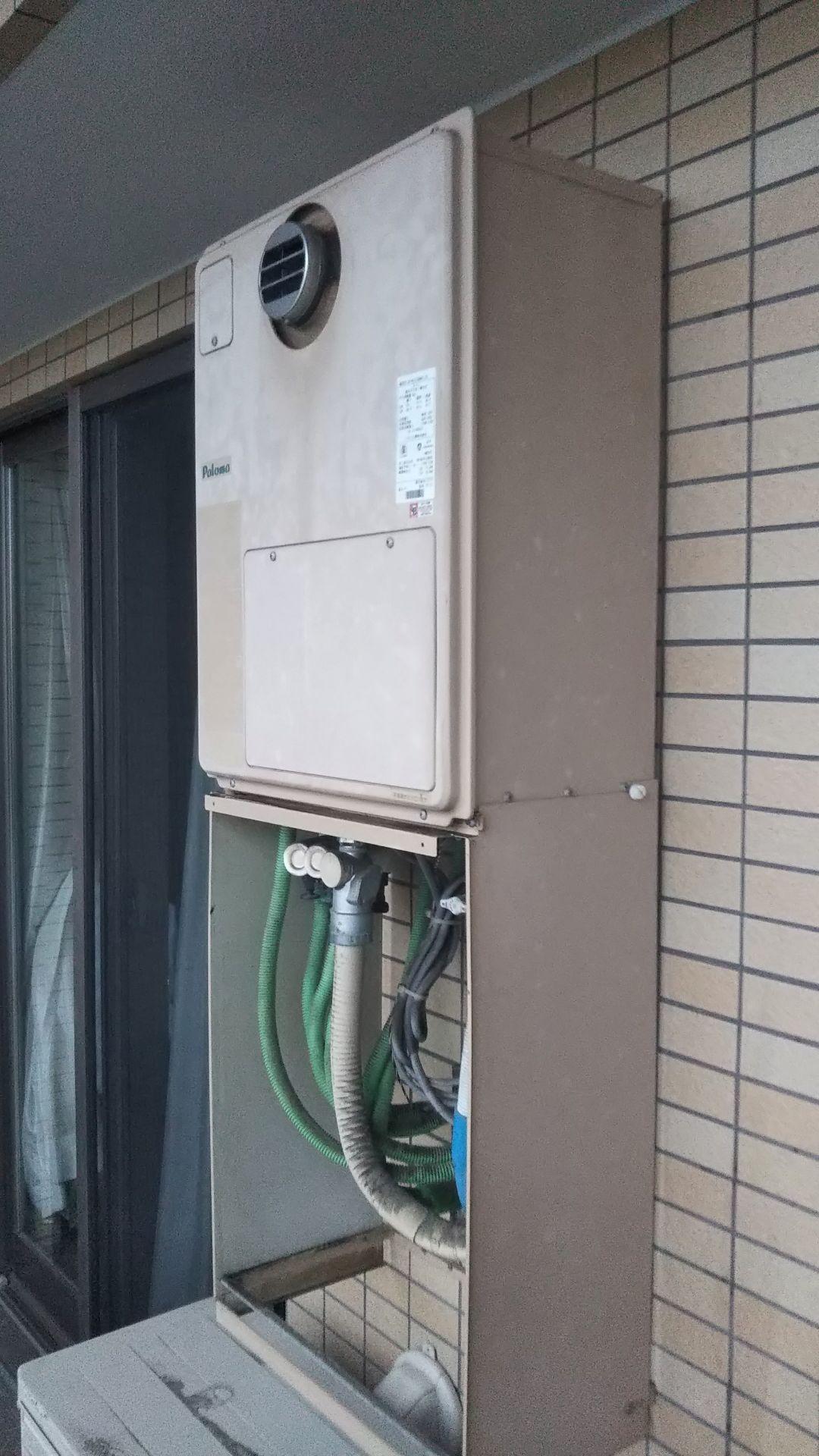 東京都多摩市 Ｈ様 都市ガス ノーリツエコジョーズ GTH-C2460AW3H BL 24号スタンダード（フルオート）給湯暖房給湯器 交換工事 交換前