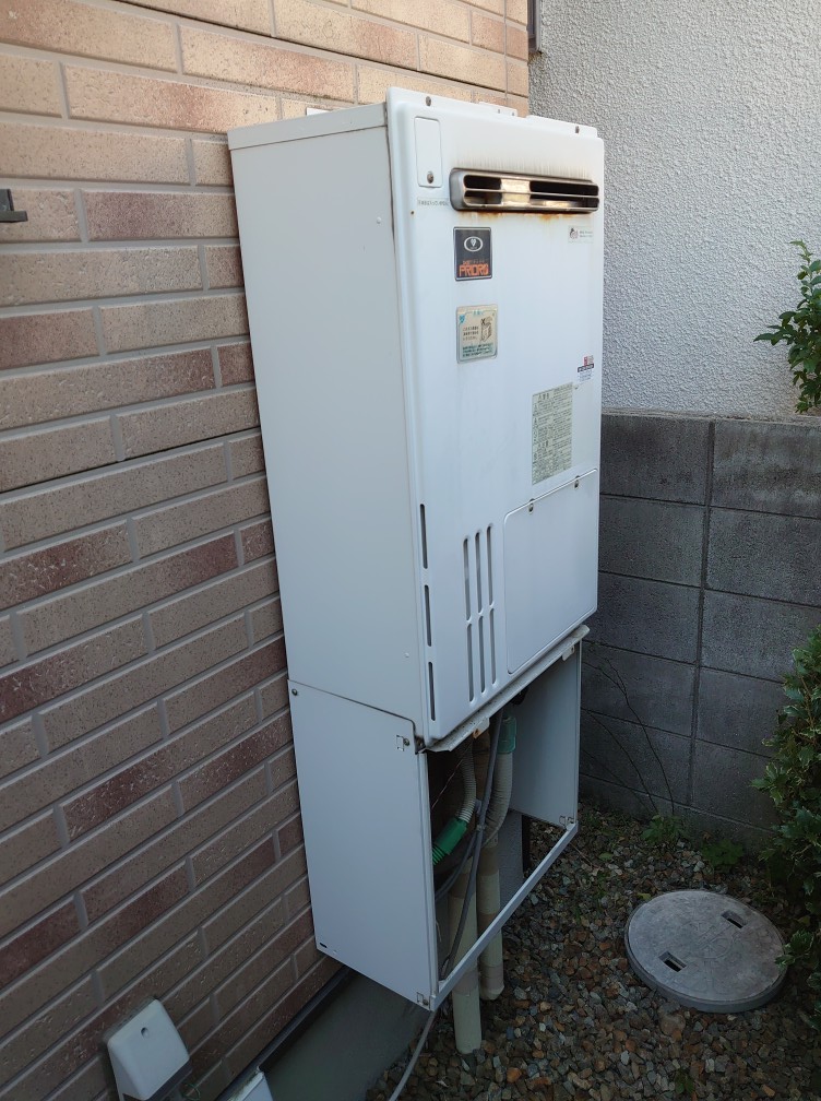 兵庫県尼崎市 Ｕ様 都市ガス リンナイエコジョーズ RVD-E2405SAW2-1(A) 24号オート給湯暖房給湯器 交換工事 交換前