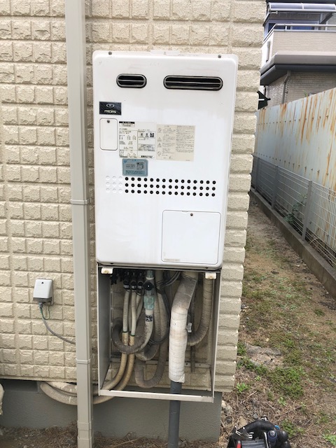 兵庫県姫路市 Ｈ様 都市ガス ノーリツエコジョーズ GTH-C2460AW3H BL 24号スタンダード（フルオート）給湯暖房給湯器 交換工事 交換前