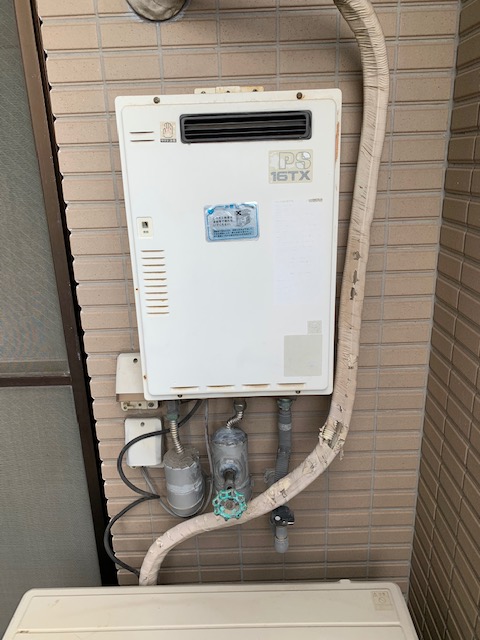 和歌山県和歌山市 Ｎ様 都市ガス ノーリツ給湯器 GQ-1639WS-1 BL 16号オートストップ給湯専用給湯器 交換工事 交換前